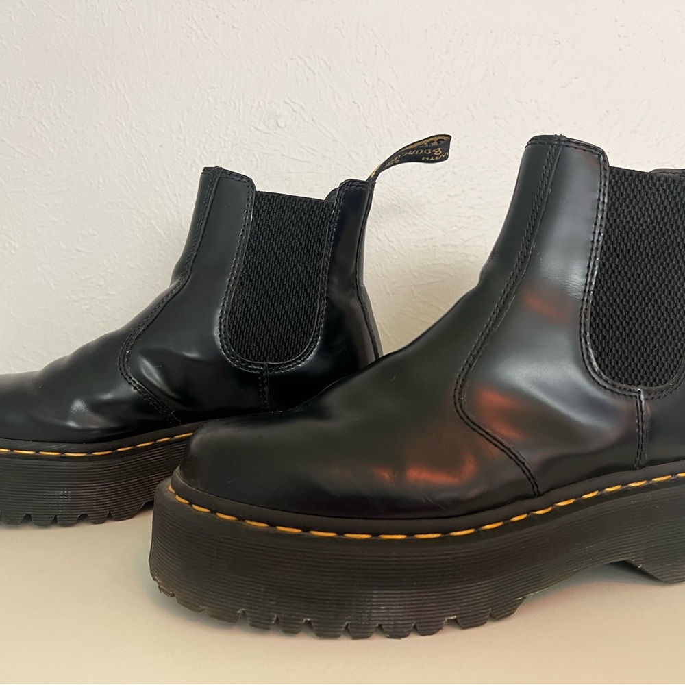 Dr. Martens 2976 Quad Chelsea Boots Size 7 (they run big so like a size 8). - Picture 3 of 4